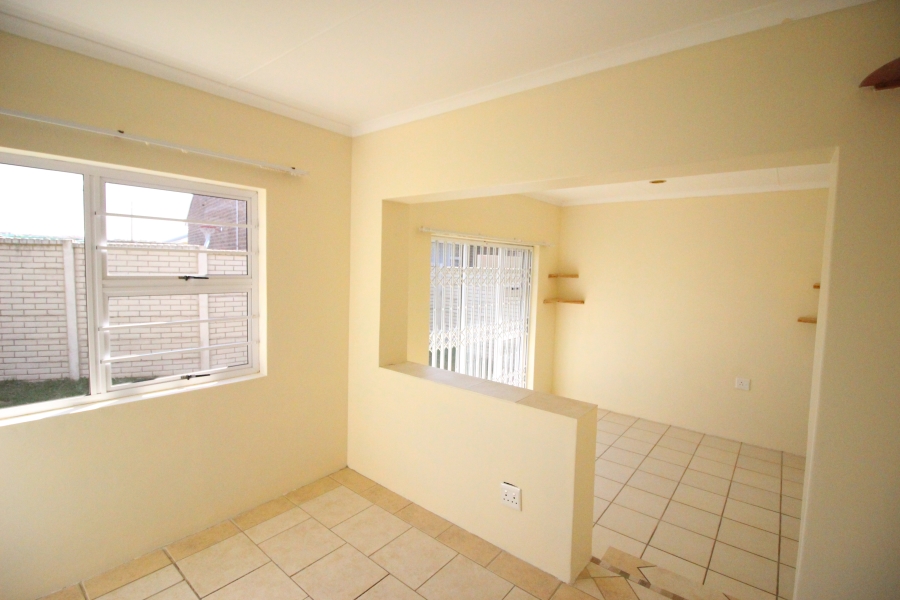 To Let 3 Bedroom Property for Rent in Kidds Beach Eastern Cape